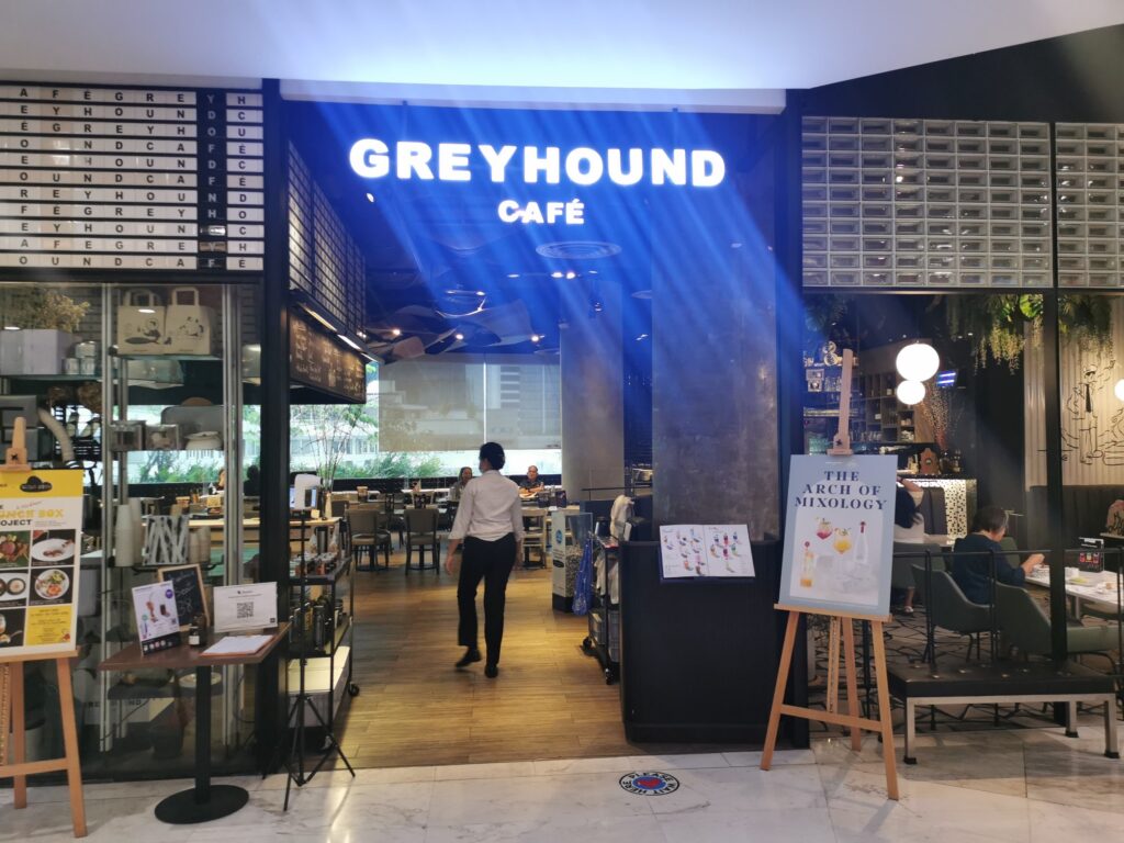 Greyhound-cafe-at-Emquartiar